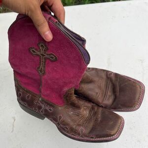 Ariat Girls Cowboy pink with crosses riding Boots Size 6